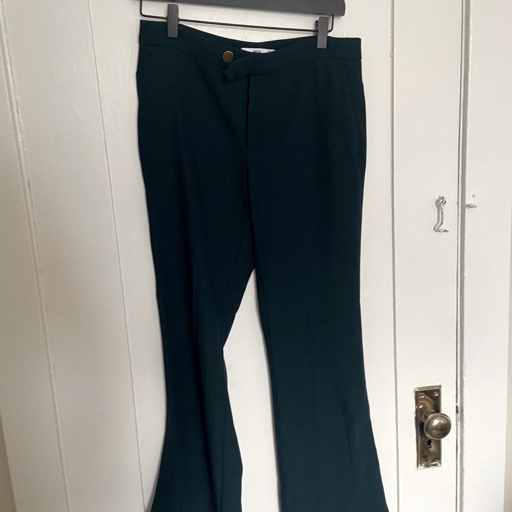 Pants with side vents